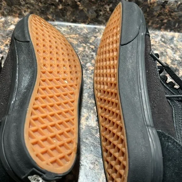 Vans  boys Old Skool Triple Black Suede Sneaker size 3 - Picture 7 of 9